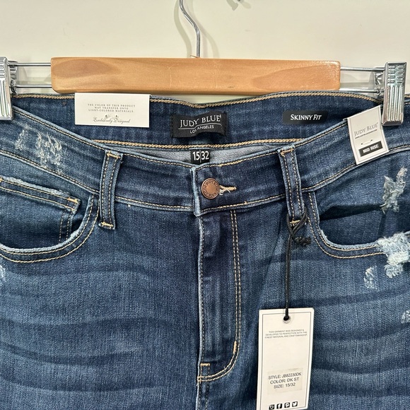 Judy Blue destroyed Jeans sharkbite hem 15/32 - Picture 2 of 5